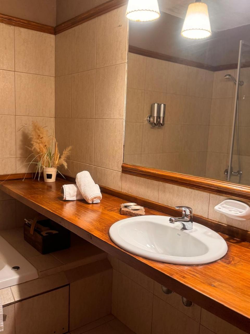 Arelauquen Bungalows & Suites ซานคาร์ลอส เด บาริโลเช ภายนอก รูปภาพ